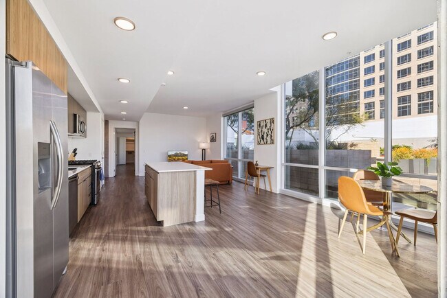 Building Photo - 222 E Jefferson St