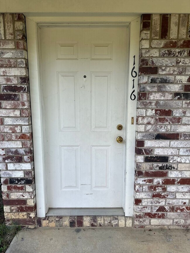 Building Photo - Move-in Ready!  3-Bed, 2-Bath Home in Bent...