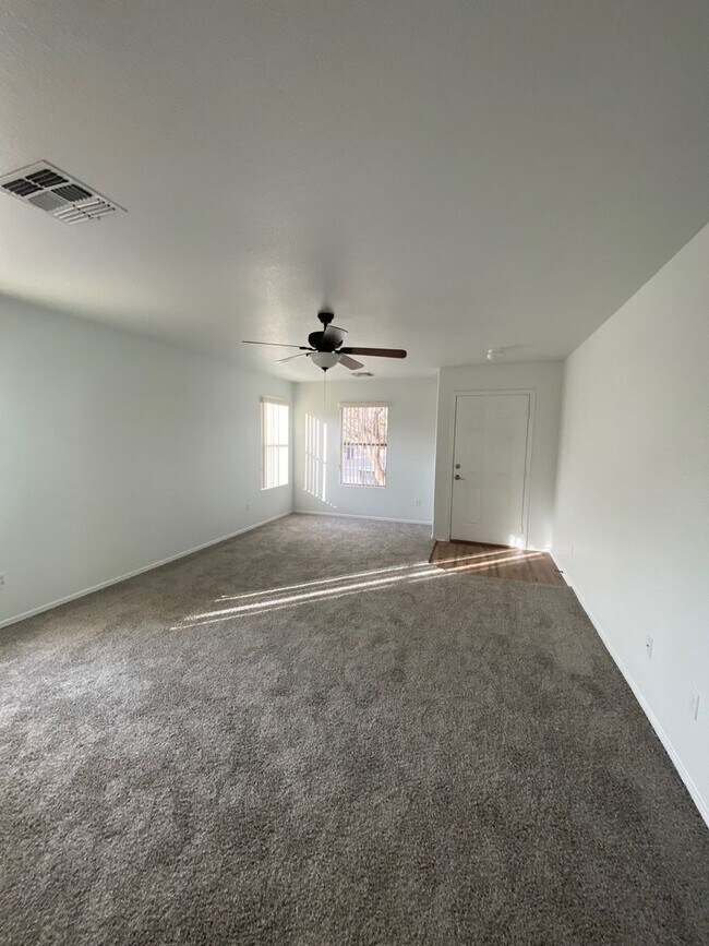 Building Photo - Single level home in Gilbert