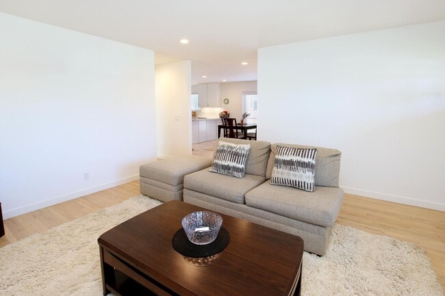 Building Photo - Charming Jewel Box Home Just Minutes from ...