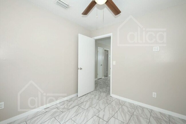 Building Photo - 1010 Vigo Ave