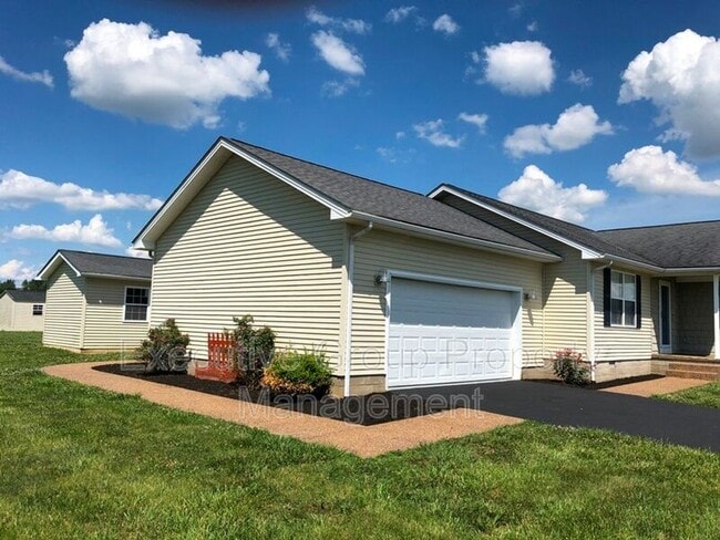 Building Photo - 275 Oxmoor Dr