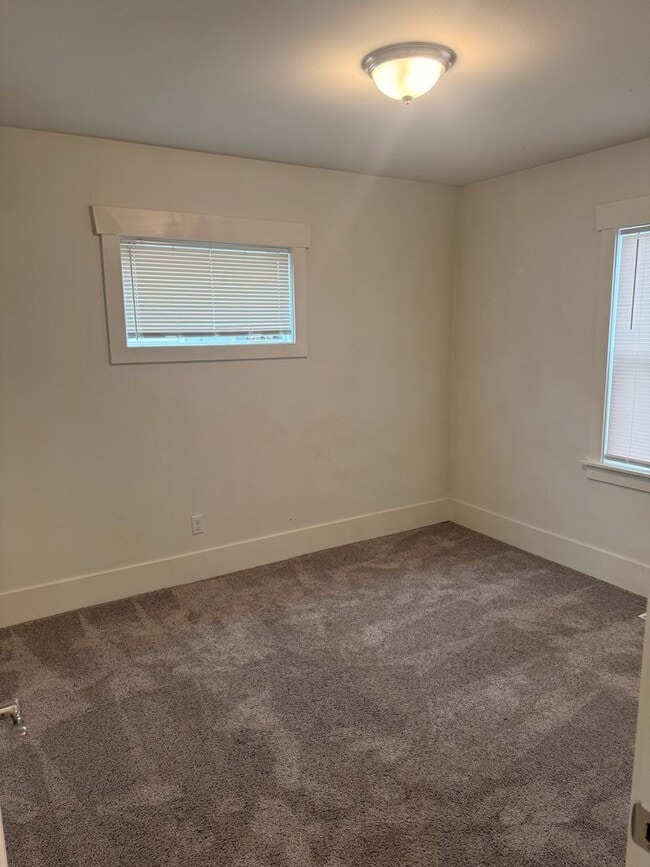 Building Photo - Updated 3-Bedroom Home with Fenced Yard – Tacoma