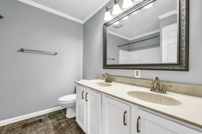 Building Photo - 912 Lyme Brook Ln