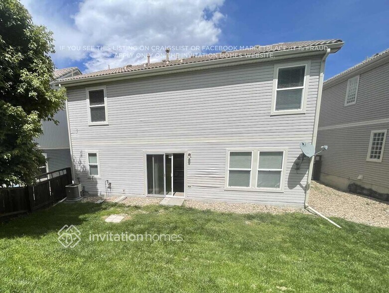 Building Photo - 3770 Dinosaur St