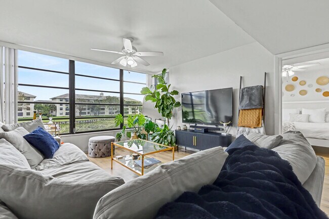 Building Photo - 1518 Whitehall Dr