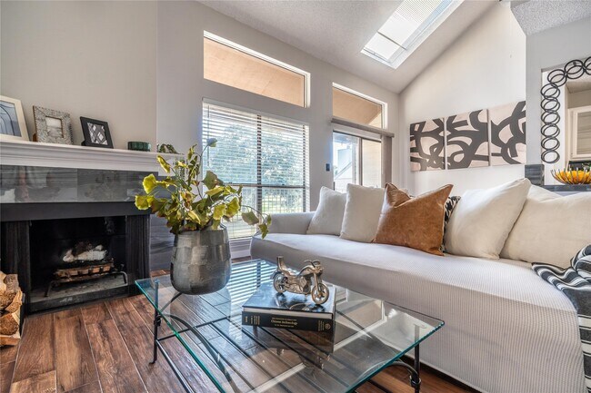 Building Photo - 8411 Sands Point Dr