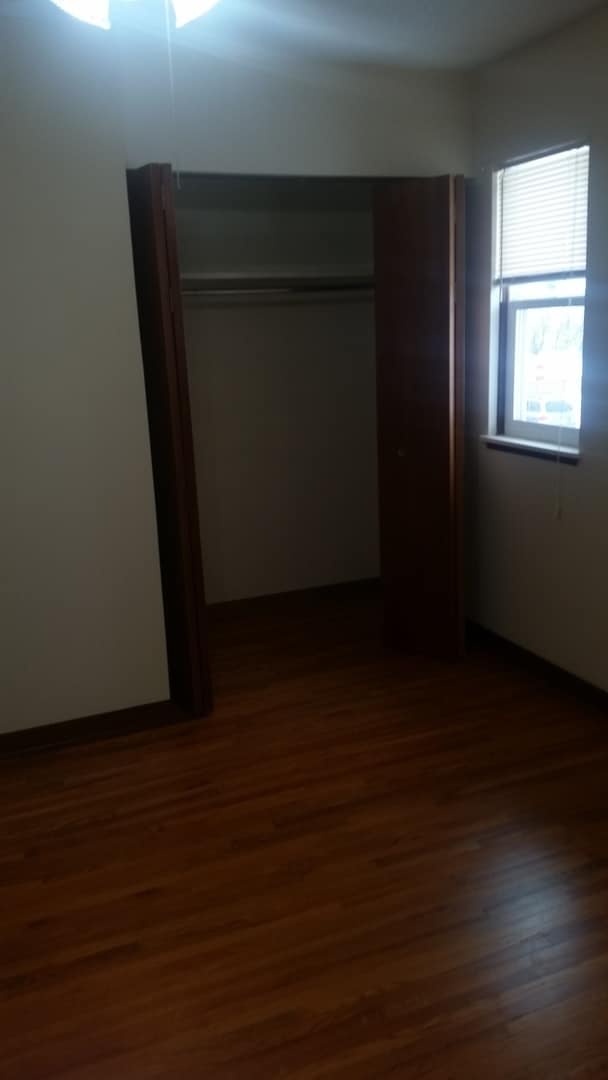 Building Photo - 2 Bedroom, 1.5 Bath Townhouse in Clinton, IA