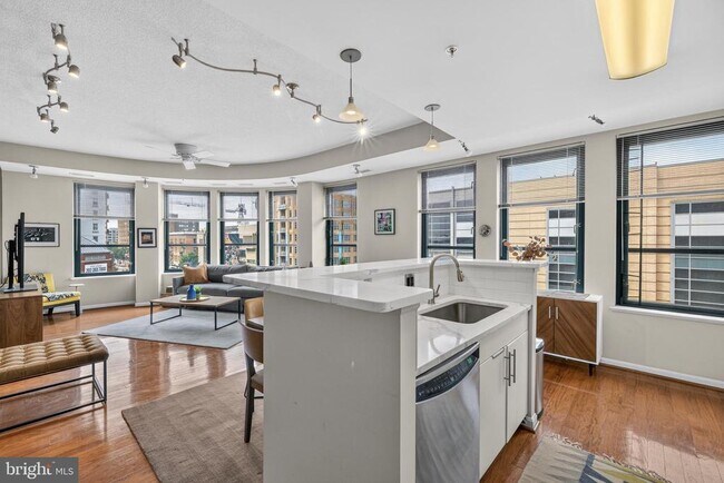 Building Photo - 1390 Kenyon St NW