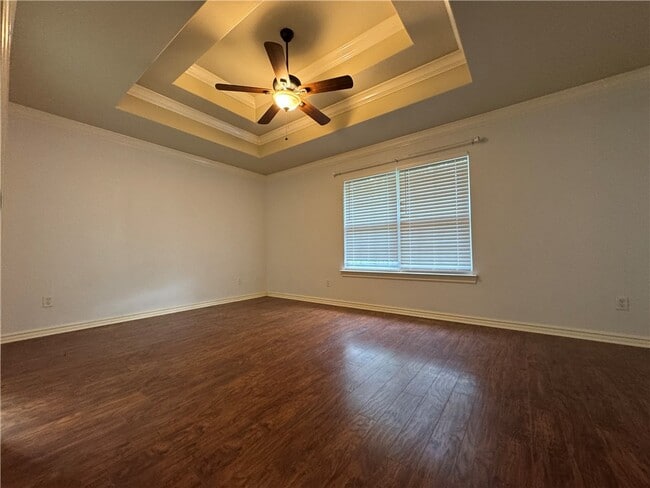 Building Photo - 3905 W Amour Dr