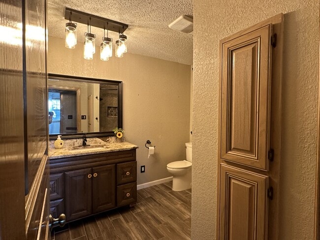 Building Photo - 2202 Monitor St