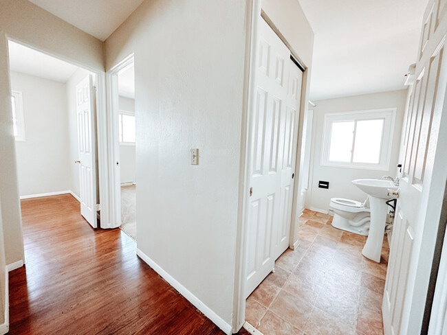 Building Photo - 3025 S Byrne Rd