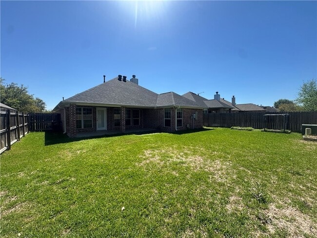 Building Photo - 205 Rugen Ln