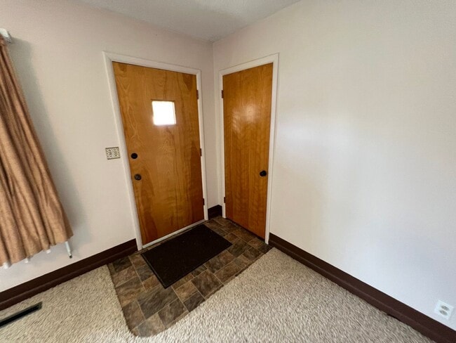 Building Photo - 429 E Pine St