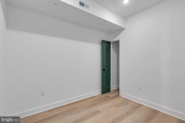 Building Photo - 1223 W Lehigh Ave