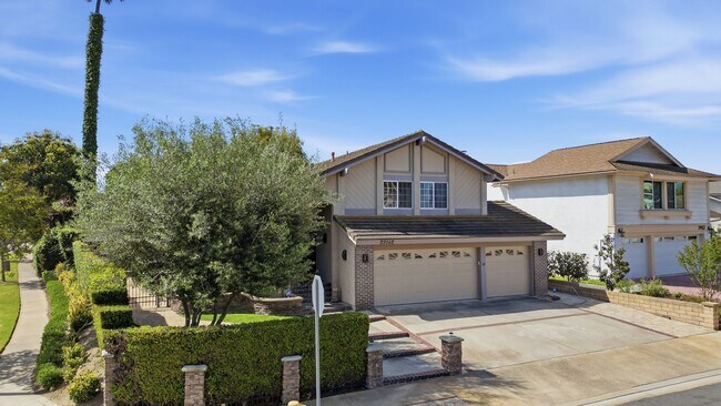 Building Photo - Stunning 4 bedroom, 3bath home, with pool in Laguna Niguel!