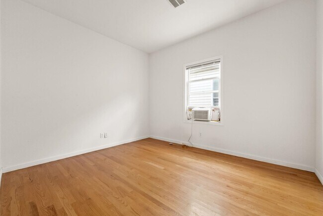 Building Photo - 261 Lexington Ave