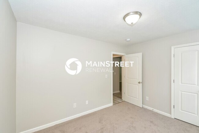 Building Photo - 3 Bedroom Pet-Friendly Home in Nashville, TN with Main Street Renewal