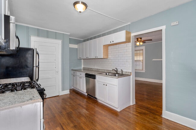 Building Photo - 3714 Walnut St