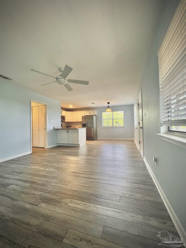 Building Photo - 1100 Shoreline Dr