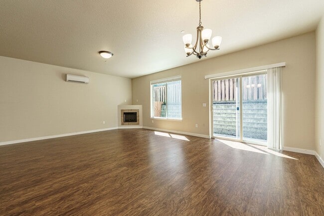 Building Photo - ASK ABOUT OUR AUGUST MOVE IN SPECIAL: Spac...