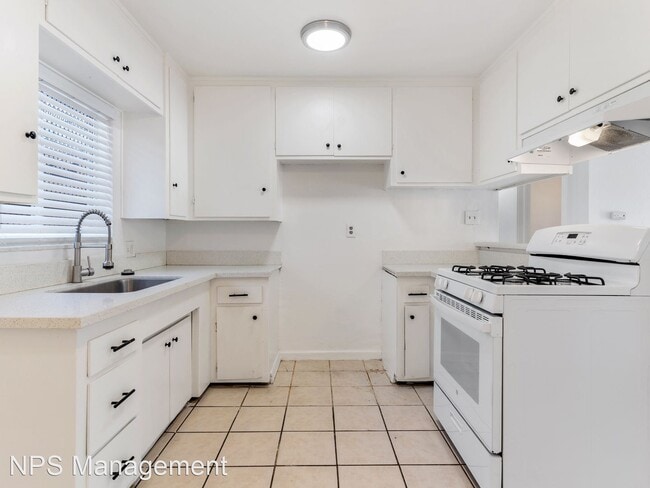 Building Photo - 3 br, 1 bath Apartment - 409 South Harris ...