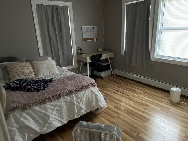 Building Photo - 763 S Aurora St