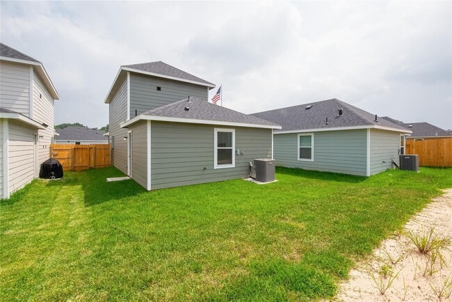 Building Photo - 16722 N Marie Vlg Dr