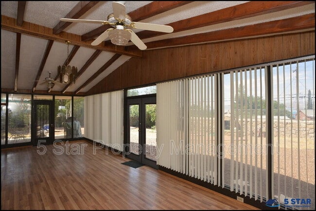 Building Photo - 6106 Tejas Dr