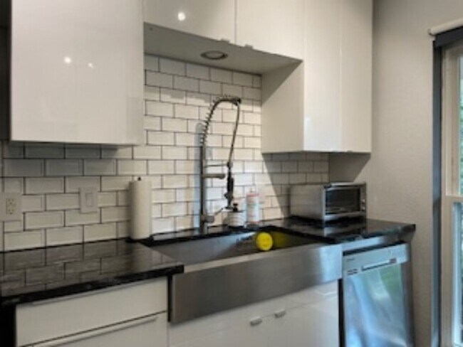 Building Photo - Great Home in Country Club Estates off Brentwood - Heart of South Baton Rouge