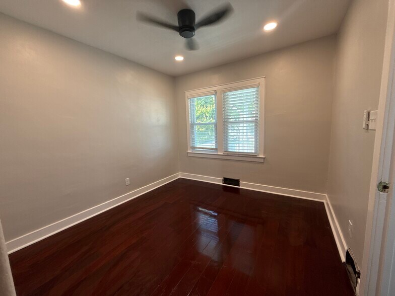 Building Photo - 22114 Rosedale St