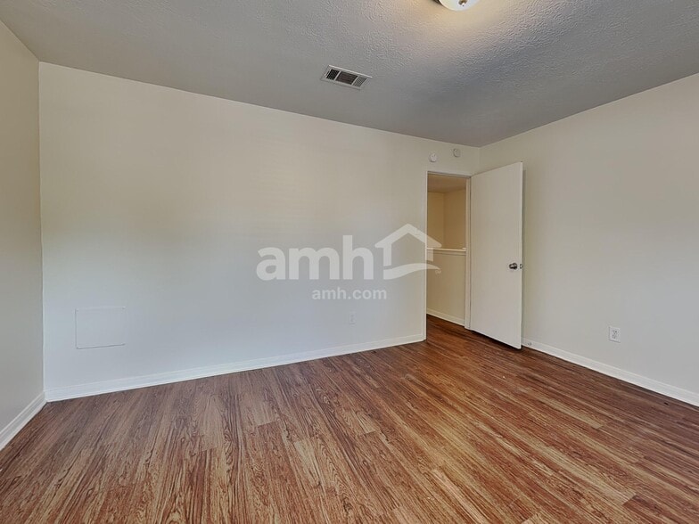 Building Photo - 2738 Springstone Dr
