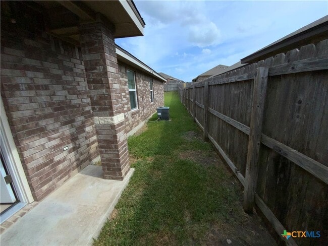 Building Photo - 1001 Leah Dr