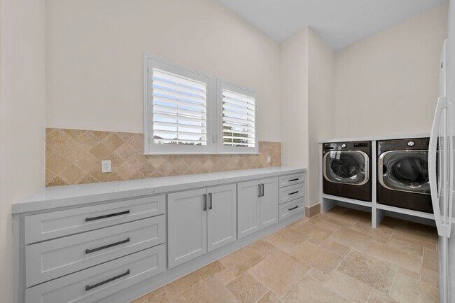 Building Photo - 2102 Countryshire Ln