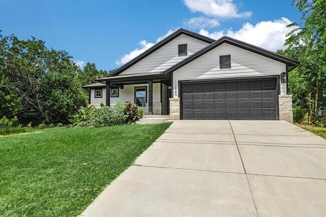 Building Photo - 10620 W Lakeview Dr