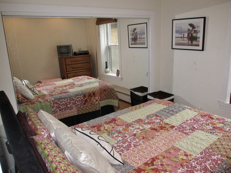 Building Photo - 734 Mulford St