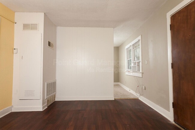 Building Photo - 219 S Millwood Ave