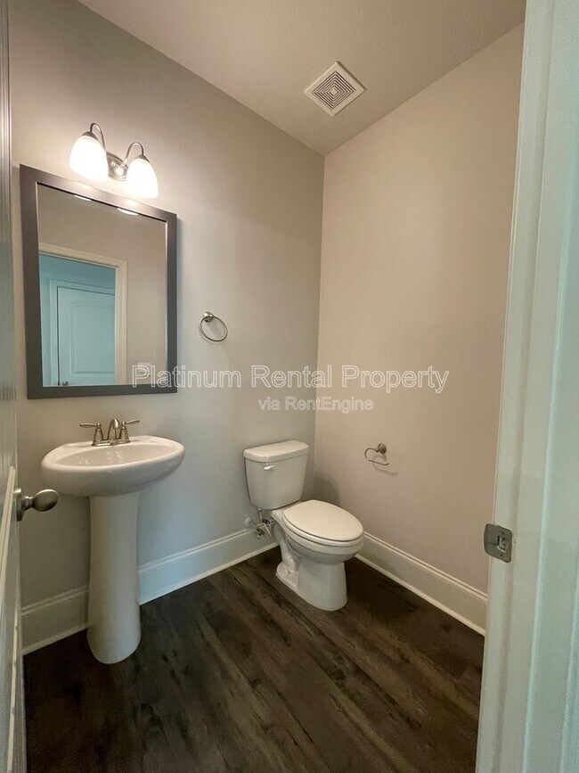 Building Photo - 1616 Chancery Ln