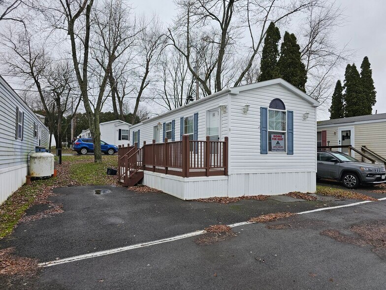 Building Photo - 115 Sharon Rd
