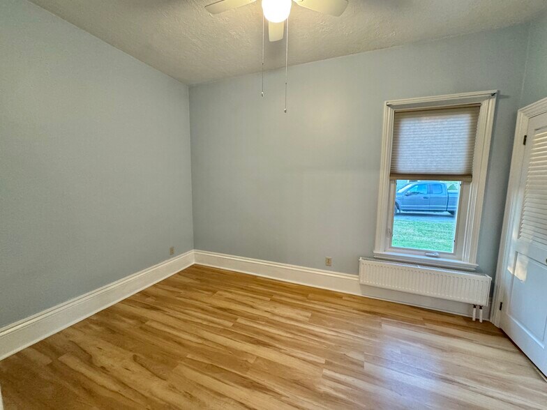 Building Photo - 246 Elm St