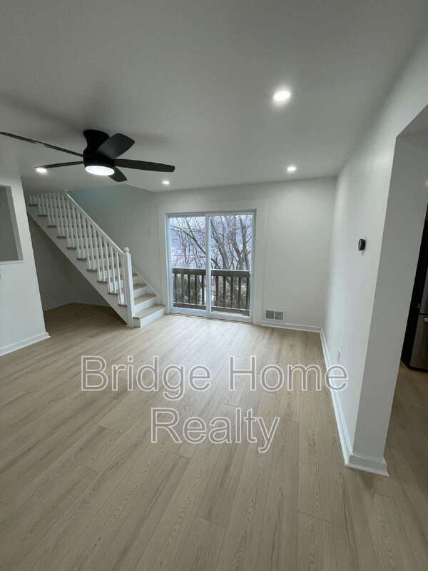 Building Photo - 107 Shoup St