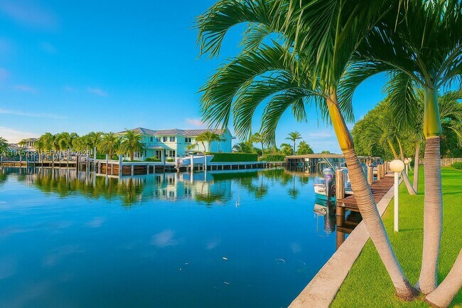 Building Photo - 1100 Pine Dr