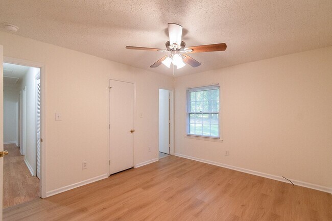 Building Photo - Well maintained ranch home in Charlotte!