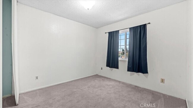 Building Photo - 10861 Mountain View Ave