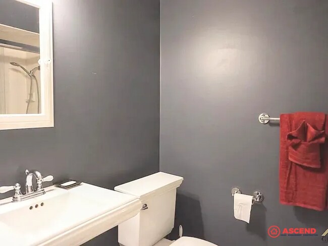 Building Photo - * MOVE IN SPECIAL!*