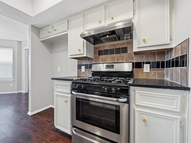 Building Photo - 1002 Cresswell Dr