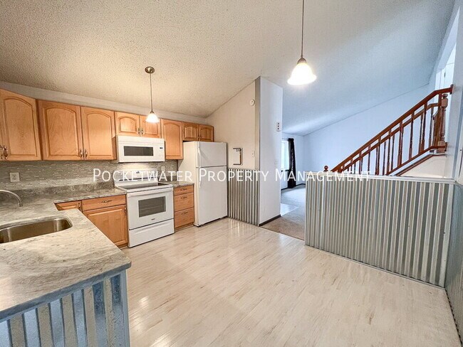 Building Photo - 2207 Tulip St