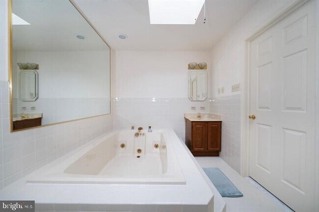 Building Photo - 253 Peoples Way