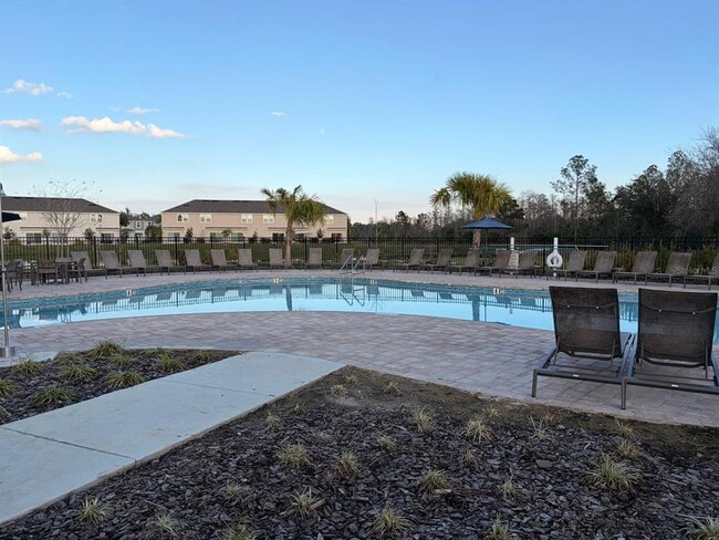 Building Photo - 2724 Skyline Lp