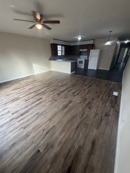 Building Photo - 113 Marble St